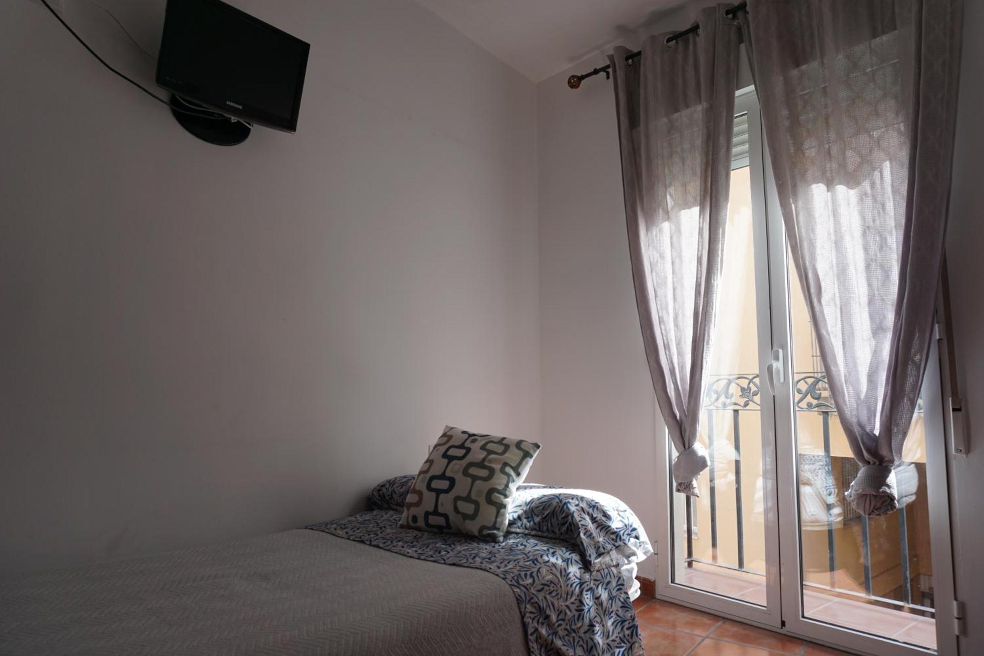 La Korolada Guesthouse อาลิกันเต ภายนอก รูปภาพ